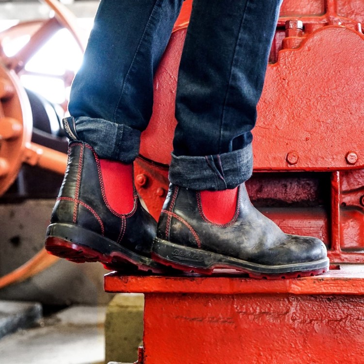Men\s Classics Chelsea Boots Black/Red Blundstone Sale